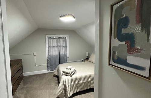 Cortland Maison | 7BR/3BA Home on Lincoln