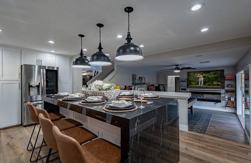 Phoenix Maison | 7BR/4BATH Escape w/HEATED Pool, Billiards, Arcade Room, Hot Tub & Mini Golf