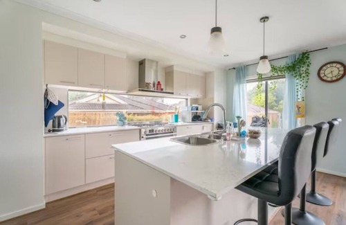 Ferntree Gully Maison | 7BRM+3bath+11beds-close to Knox central apartment hotel -New for big groups
