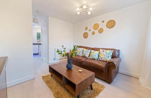 Aylestone Maison | 7Nights Special l Modern House near City Center Sleeps 6 with Free Parking l By Zen Nights Short Lets & Serviced Accommodations