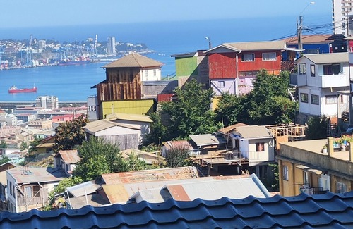 Valparaiso Appartement | 7P-Charming 3-bedroom apartment with AC, fitness room in vibrant Valparaíso