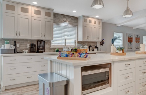 Paradise Springs Lit Et Petit-Déjeuner | 7x3 Villa, 10mins to the Strip, 16 seat dining, pool + spa, RV parking