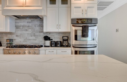 Paradise Springs Lit Et Petit-Déjeuner | 7x3 Villa, 10mins to the Strip, 16 seat dining, pool + spa, RV parking