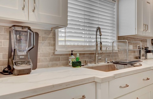Paradise Springs Lit Et Petit-Déjeuner | 7x3 Villa, 10mins to the Strip, 16 seat dining, pool + spa, RV parking
