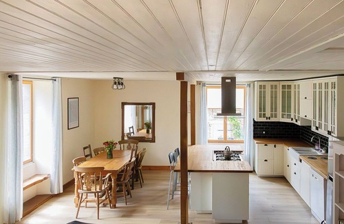 Pleugueneuc Maison | 8/9-person gîtes with Jacuzzi. Near saint Malo/dinan. Pets allowed