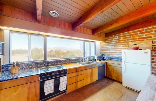 Tucson Maison | 8-acre desert retreat with amazing views, private outdoor living, AC & W/D