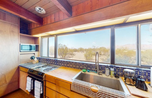 Tucson Maison | 8-acre desert retreat with amazing views, private outdoor living, AC & W/D