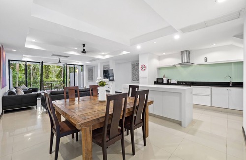 Kathu Maison | 8 chambres, 20 personnes. 2 piscines, 2 cuisines et salons