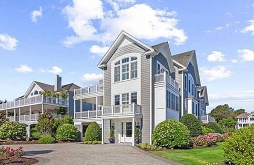 Sussex County Maison | 8-Bedroom Luxury Oceanview Home w/ Rooftop Deck