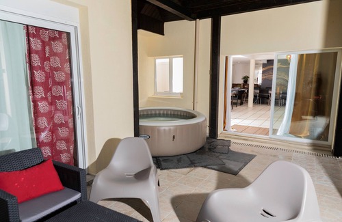 Chateau-Renard Maison | 8 Cbres/jacuzzi 6 places/petanque/billiards/babyfoot 1h30 from Paris