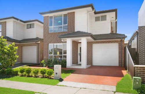 Austral Villa | 8 Beds l 4 Suites with Office l Austral3
