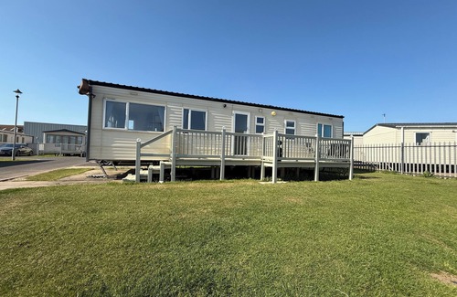 Skegness Maison | 8 Berth Caravan On Coastfields Leisure, Dog & Family Friendly
