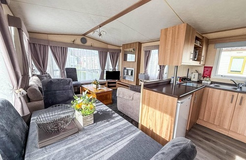Louth Maison | 8 berth caravan with WiFi at Sunnydale Park in Skegness ref 35220KC