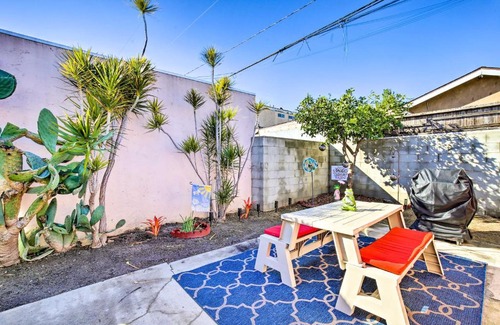 North Long Beach Maison | 8 Mi to Aquarium Long Beach Bungalow with Patio!