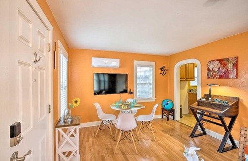 North Long Beach Maison | 8 Mi to Aquarium Long Beach Bungalow with Patio!
