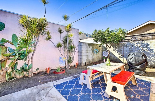 North Long Beach Cottage | 8 Mi to Aquarium: Long Beach Bungalow w/ Patio!