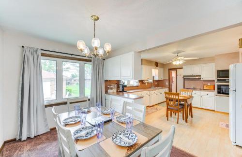 Brooklyn Maison | 8 Mi to Cleveland Family Home with Fenced Backyard!
