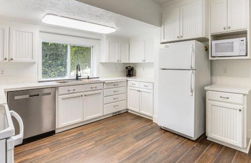 Carver Maison | 8 Mi to Columbia River Gorge Cottage with Deck!