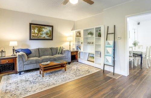 Carver Maison | 8 Mi to Columbia River Gorge Cottage with Deck!