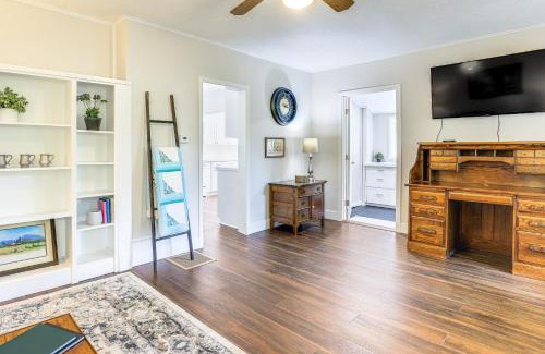 Carver Maison | 8 Mi to Columbia River Gorge Cottage with Deck!