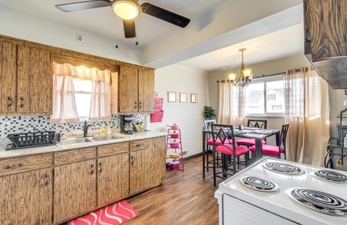 Garfield Heights Maison | 8 Mi to Dtwn Cleveland Quiet Home with Fenced Yard