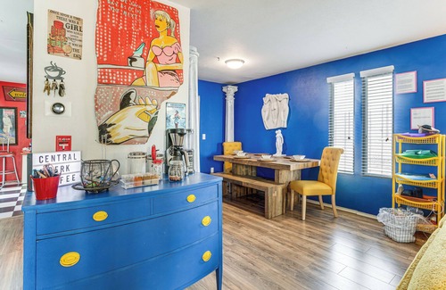 Washington Virginia Vale Copropriété | 8 Mi to Dtwn Denver: Groovy Pet-Friendly Condo