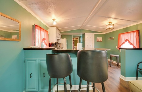 Crisp Maison | 8 Mi to Dtwn Greenville: Pet-Friendly Family Home!