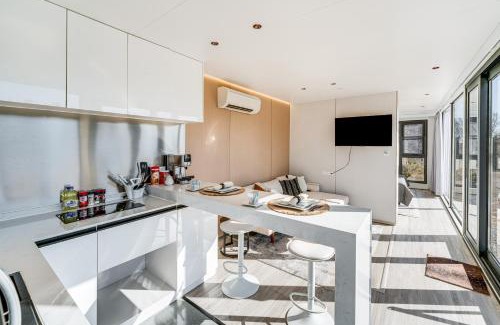 Valley View Appartement | 8 Mi to Lake Access Futuristic Capsule Hideaway!