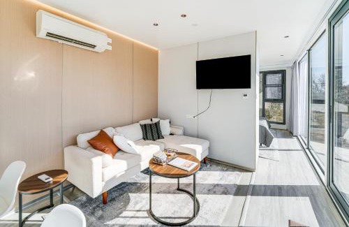 Valley View Appartement | 8 Mi to Lake Access Futuristic Capsule Hideaway!