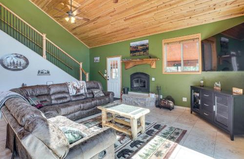Pine Maison | 8 Mi to Staunton State Park Mtn-View Hideaway!