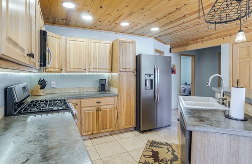 Pine Cabine | 8 Mi to Staunton State Park: Mtn-View Hideaway!