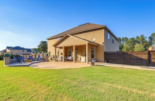 Fayetteville Maison | 8 Mi to Trilith Studios: Home w/ Fire Pit!