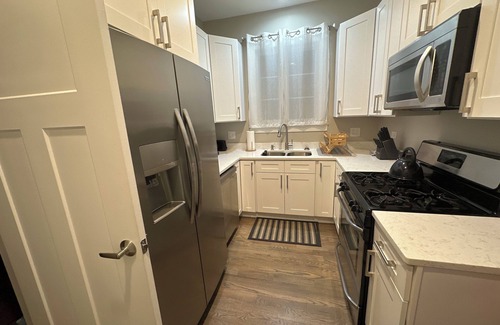 Oak Park Appartement | 8 MILES FROM DOWNTOWN CHICAGO!!!