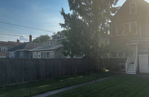 Oak Park Appartement | 8 MILES FROM DOWNTOWN CHICAGO!!!