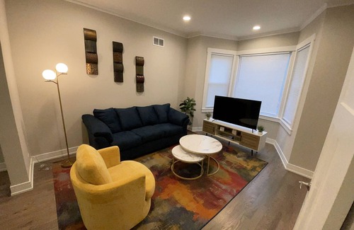Oak Park Appartement | 8 MILES FROM DOWNTOWN CHICAGO!!!