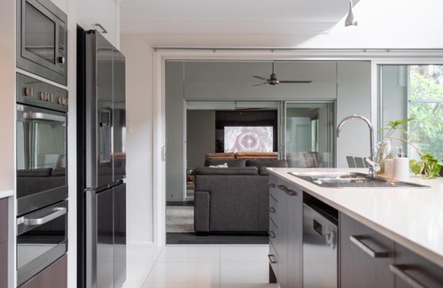 Port Macquarie Maison | 8 min to beach, Sleep 12 and Pets