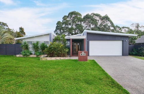 Port Macquarie Maison | 8 min to beach, Sleep 12 and Pets
