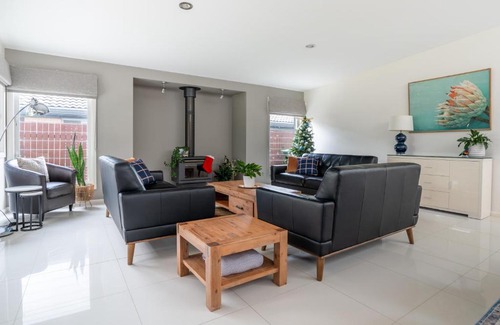 Port Macquarie Maison | 8 min to beach, Sleep 12 and Pets
