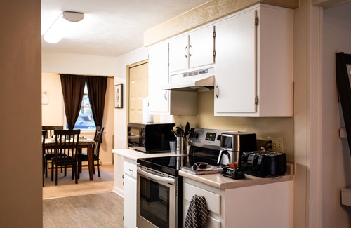 Park Forest Village Maison | 8 Minutes from Beaver Stadium & Downtown l 4 Bedroom &1.5 Bath with Wifi