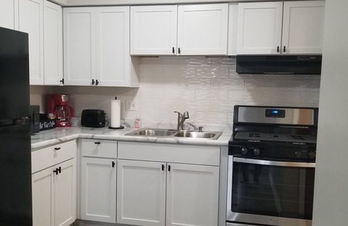 West Lawn Appartement | 8 Minutes from Midway Airport!
