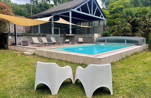 Troo Cottage | Gîte "Le corbeau et le renard" au bord du Loir avec piscine et tennis