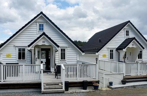 Bomlo Maison | 8 person holiday home in Urangsvåg