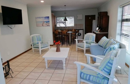 L'Agulhas Maison | Travellers Treat