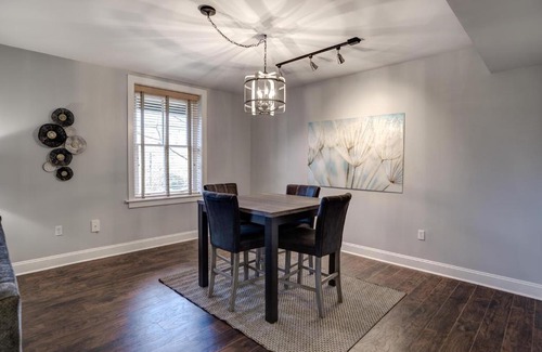 Asheville Maison | 8 Village Lane 200