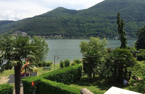 Brusimpiano Appartement | 80 m2 3 pièces partie de la maison directement sur le lac de Lugano