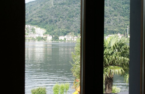 Brusimpiano Appartement | 80 m2 3 pièces partie de la maison directement sur le lac de Lugano