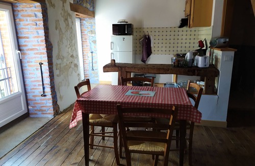 Auzon Maison | Maison étagée de 80m² en Auvergne dans batisse en pierre de 1640 classée 3 ⭐⭐⭐