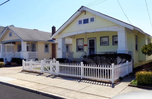 North End Maison | 814 Stenton Ave