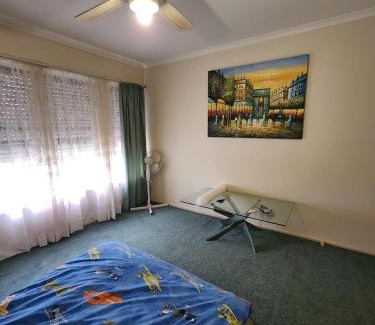 Avondale Heights Maison | 81B Ridge Drive