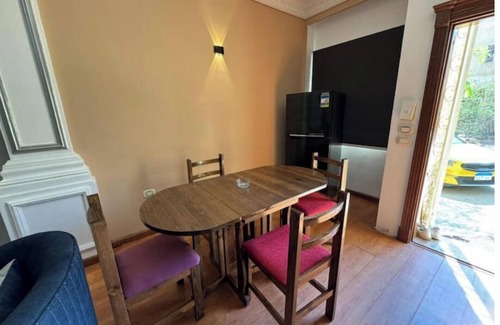 Bulaq ad Dakrur Appartement | 821 · 2BR Townhouse, Bath, TV, Backyard
